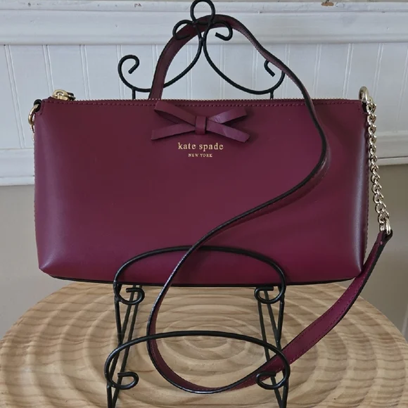 Kate Spade Red Clutch Wristlet Sleek Design - Picture 1 of 5